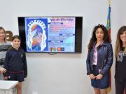 La niña Valeria Navarro, ganadora del concurso de carteles del Medio Año Fallero