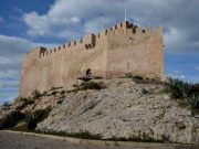 Petrer se “conecta con el planeta” apagando las luces del castillo-fortaleza