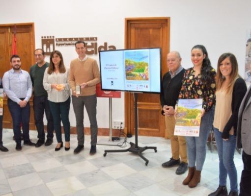 Elda mantiene viva la tradición de comerse la mona el Lunes de Pascua en el Pantano