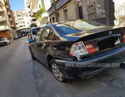 La Policía Local de Elda detiene a dos conductores sin carné tras causar importantes daños en varios vehículos estacionados Daños en vehículos en Elda