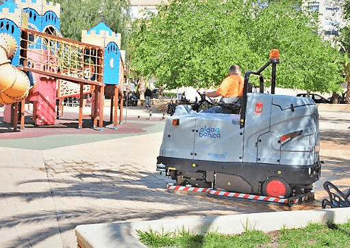 La limpieza viaria de Elda se refuerza con una fregadora eléctrica sin emisiones a la atmósfera noticias Elda
