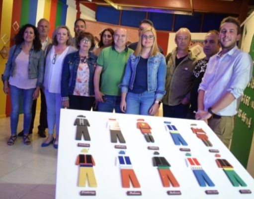 Los Moros y Cristianos invaden la Tourist Info de Petrer