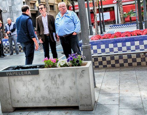 El Ayuntamiento de Elda y Fobesa instalan 70 novedosas papeleras-jardineras Papeleras - Jardineras Elda
