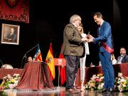 La vara de Azaña, entregada en Elda, por Vox al alcalde socialista Rubén Alfaro, es la protagonista de la prensa y las Redes. Vara Azaña - Vox - Psoe - Elda Rubén Alfaro Bernabé