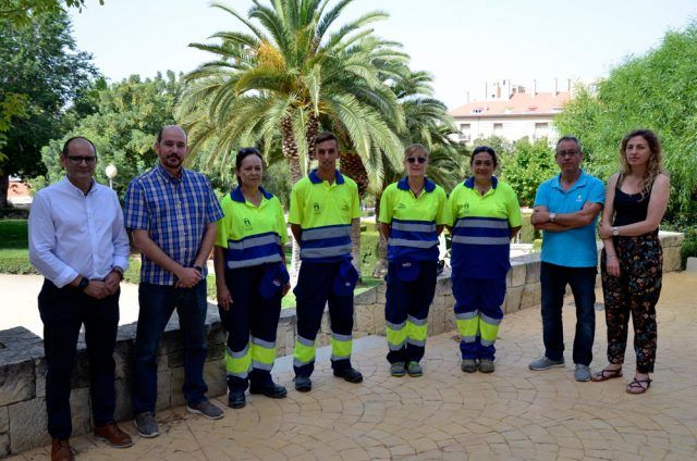 Petrer refuerza el servicio de mantenimiento de parques y jardines durante el verano