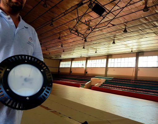Comienzan los trabajos de modernización de la iluminación del Pabellón Juan Carlos Verdú de Elda.