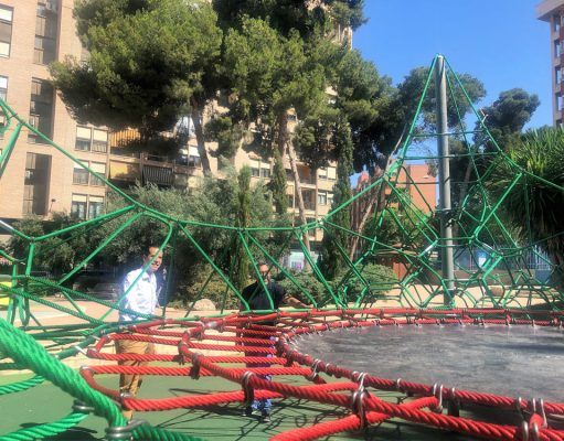 El Ayuntamiento de Elda completa la renovación de los nuevos juegos infantiles en varios parques de la ciudad Renovación de los nuevos juegos infantiles en Elda
