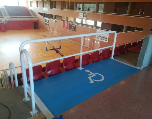 Deportes finaliza los trabajos para habilitar zonas para personas con diversidad funcional en las gradas de los pabellones Juan Carlos Verdú y del Florentino Ibáñez