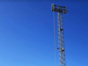 El Ayuntamiento de Elda inicia la renovación de la iluminación del Nuevo Pepico Amat con la colocación de 48 focos LED Luminarias Nuevo Pepico Amat