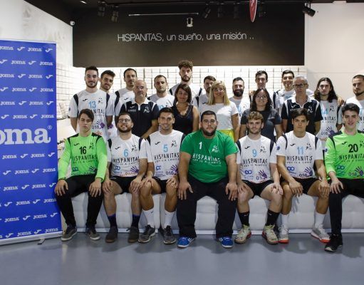 Éxito de la presentación oficial del Hispanitas Petrer Presentación oficial del primer equipo del Balonmano Petrer