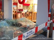 La Policía Nacional detiene a 20 aluniceros por desvalijar 32 tiendas de telefonía en ciudades de toda España | Elda Robo en Elda con el método del alunizaje