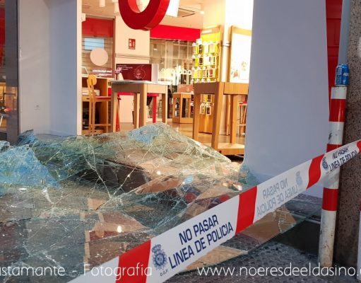 La Policía Nacional detiene a 20 aluniceros por desvalijar 32 tiendas de telefonía en ciudades de toda España | Elda Robo en Elda con el método del alunizaje