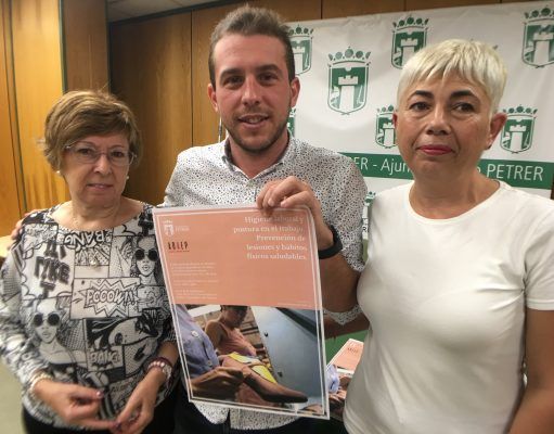 Petrer lanza un curso pionero para prevenir lesiones en el colectivo de aparadoras Curso pionero para prevenir lesiones en el colectivo de aparadoras