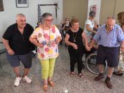 Terapias de biodanza y aves rapaces en La Molineta Maribel Galvañ durante una sesión de biodanza - La Molineta