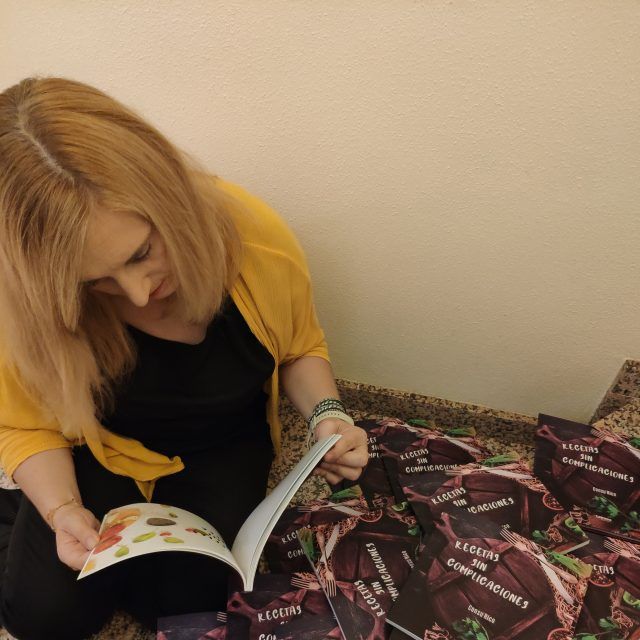 Consu Rico y su libro "recetas sin complicaciones"