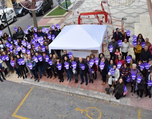 Petrer alza la voz contra la violencia machista en la conmemoración del 25N Petrer 25N 2019