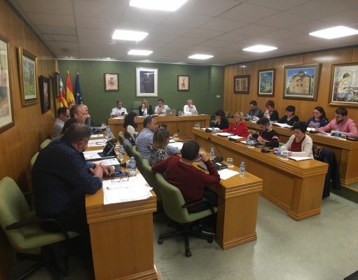 Unanimidad de todos los grupos políticos que presentaron una moción conjunta al pleno condenando las amenazas al profesor del IES Azorín Pleno condenando las amenazas al profesor del IES Azorín