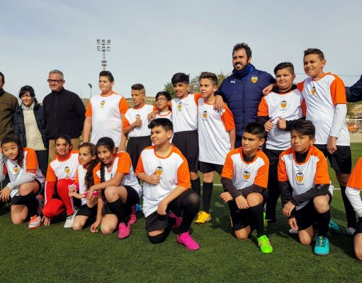 El Ayuntamiento de Elda colabora con el C.P. Virgen de la Salud en su participación en un programa de la Fundación Valencia C.F. contra el absentismo escolar
