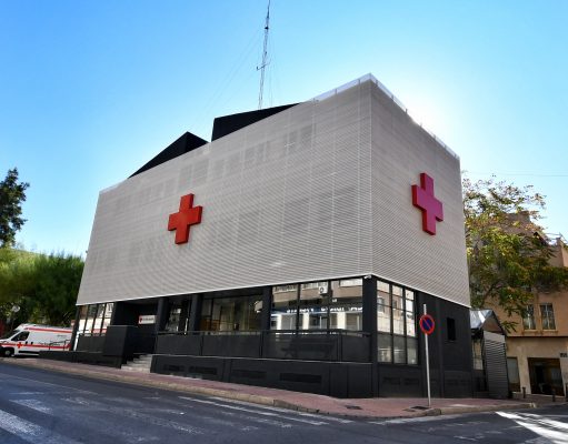 El Ayuntamiento de Elda firma el convenio de colaboración con Cruz Roja para impulsar diferentes programas de inclusión y de apoyo a personas mayores y a familias sin recursos Sede Cruz Roja Elda