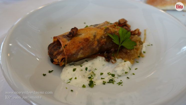 strudel de setas con muselina de bacon y perejil