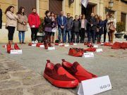 El Ayuntamiento de Elda se suma a los actos del Día contra la Violencia Machista con la lectura de un manifiesto y la exposición ‘Zapatos Rojos’ Elda 25-N 2019