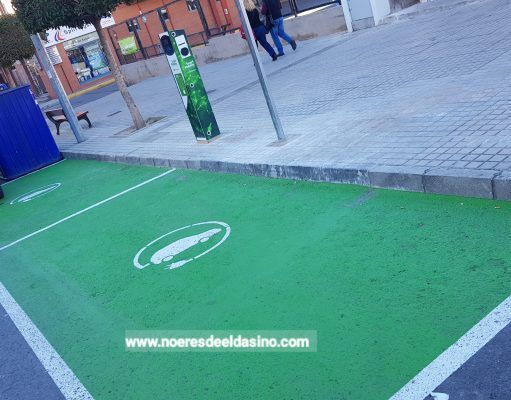 Petrer instala dos estaciones de recarga de vehículos eléctricos subvencionadas por IVACE.