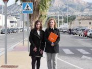 Cableworld lleva la fibra óptica a los polígonos Finca Lacy y Campo Alto Silvia Ibáñez, concejala de Industria, y Beatriz Miralles, directora general de Cableworld