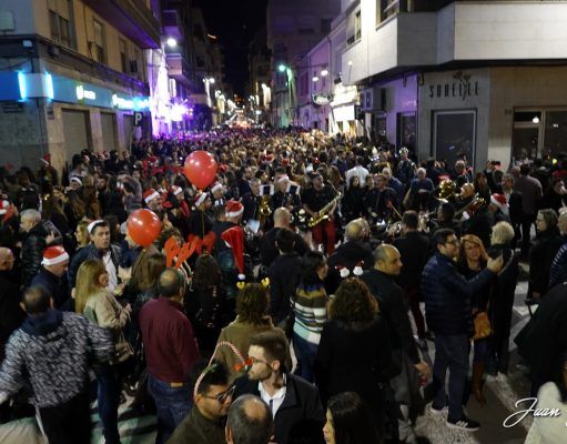 Eldenses y visitantes se echaron a la calle en la «Tardebuena» | Elda Tardebuena Elda 2019