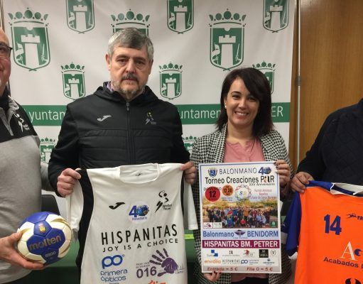 El Club Balonmano Petrer arranca la celebración de su 40 aniversario con un partido amistoso benéfico a favor de Sense Barreres Club Balonmano Petrer y Sense Barreres