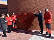 Petrer instala dos contenedores en forma de corazón para recoger tapones a beneficio de Cruz Roja Corazón para recoger tapones a beneficio de Cruz Roja