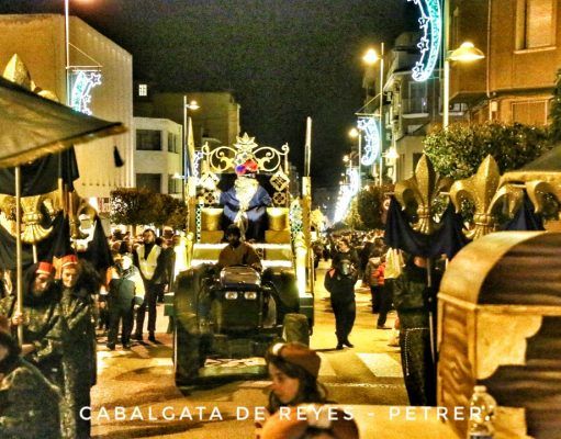 Más de 350 personas, 5 bloques de música y una quincena de colectivos en la Cabalgata 2020 de Petrer