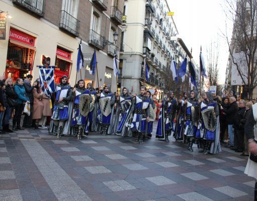 FITUR 2020 Madrid | Un centenar de festeros de Moros y Cristianos de Petrer desfilarán el sábado por el centro la capital de España Moros y Cristianos de Petrer desfilando por el centro de Madrid coincidiendo con FITUR 2019