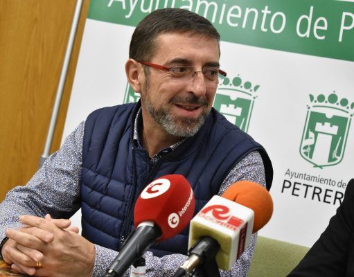 Enrique Rubio, presidente de la Unión de Festejos, pregonará las Fiestas de la Santa Cruz de 2020 | Petrer Enrique Rubio, presidente de la Unión de Festejos, pregonará las Fiestas de la Santa Cruz de 2020