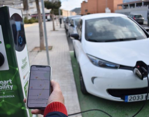 Entran en funcionamiento (*gratis) las dos estaciones de recarga de vehículos eléctricos en Petrer Estaciones de recarga de vehículos eléctricos en Petrer