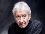 JOSÉ SACRISTÁN presenta SEÑORA DE ROJO SOBRE FONDO GRIS – TEATRE CERVANTES PETRER – Diumenge, 16 de febrer – 18.30 h JOSÉ SACRISTÁN presenta SEÑORA DE ROJO SOBRE FONDO GRIS