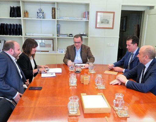 Rubén Alfaro ha presentado la candidatura de Elda, para albergar el puerto seco del Corredor Mediterráneo, en la comarca del Vinalopó Rubén Alfaro Bernabé se ha reunido en Madrid con Julián López Milla, secretario de Infraestructuras