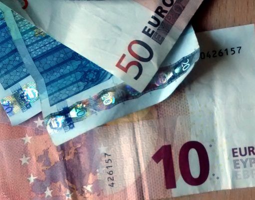 La Policía Local de Petrer alerta a comercios y locales de hostelería del timo con el “método del cambio” Timo del cambio de 50 euros en Elda