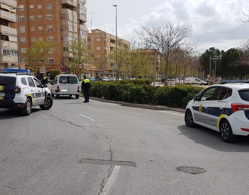 La Policía Local de Elda realiza controles de vehículos para verificar el cumplimiento del estado de alarma CONTROLES POLICÍA LOCAL ELDA