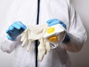 Una clínica dental y una farmacia de Elda donan mascarillas, guantes y dispensadores de gel a la Policía Local Una clínica dental y una farmacia de Elda donan mascarillas, guantes y dispensadores de gel a la Policía Local