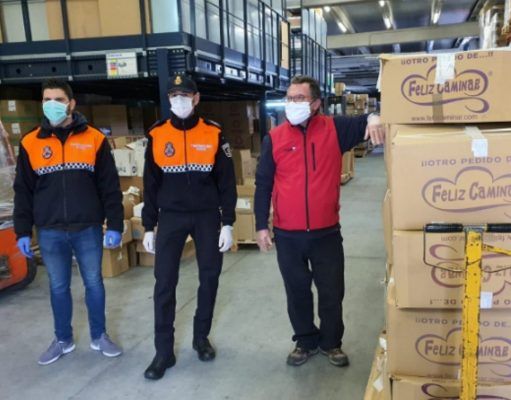 La empresa Feliz Caminar de Villena ha donado 1000 pares de zuecos para el personal del Hospital General de Elda Petrer La empresa Feliz Caminar de Villena a donado 1000 pares de zuecos para el Hospital de Elda Petrer