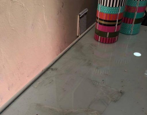 Roban una hucha de recaudación para la Asociación del Grupo Abril, en un comercio de la Plaza del Zapatero de Elda Hucha robada del Grupo Abril de Elda