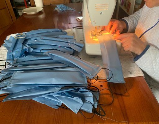 Petrer recibe un aluvión de llamadas de distintos puntos del país interesándose por la red social que fabrica mascarillas