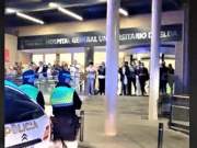 La Policía Local de Elda y la Policía Nacional llevan los aplausos de los eldenses al Hospital General de Elda Petrer La Policía Local de Elda y la Policía Nacional llevan los aplausos de los eldenses al Hospital General de Elda Petrer