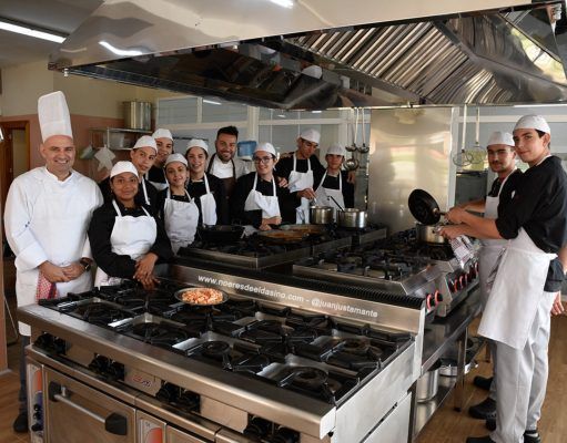El CIPFP Valle de Elda elaborará en sus instalaciones más de 200 raciones de comida para las familias necesitadas de Elda CIPFP Valle de Elda - Archivo
