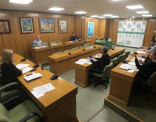 El Ayuntamiento de Petrer reducirá la tasa de mesas y sillas de terrazas del sector hostelero Ayuntamiento Petrer reunión medidas económicas