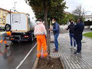 Elda ha empleado más de 570.000 litros de agua con desinfectante para mantener limpias las calles y aceras durante el estado de alarma Elda ha empleado más de 570.000 litros de agua con desinfectante para mantener limpias las calles