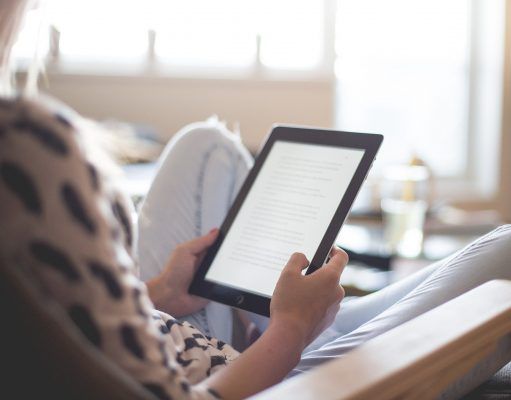 Un centenar de estudiantes de Secundaria y FP de Elda recibirán una tablet con tarjeta SIM para continuar la enseñanza a distancia Estudiantes de Secundaria y FP de Elda recibirán una tablet