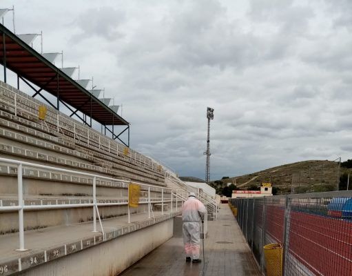 Petrer reabre las pistas de atletismo, tenis y petanca sólo para deportistas federados y adoptando las máximas medidas de seguridad Petrer reabre las pistas de atletismo, tenis y petanca