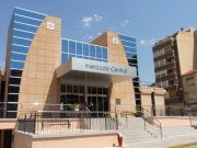 Grupo Abril y el Ayuntamiento de Elda colaboran en una recogida solidaria de alimentos en los Mercados Municipales