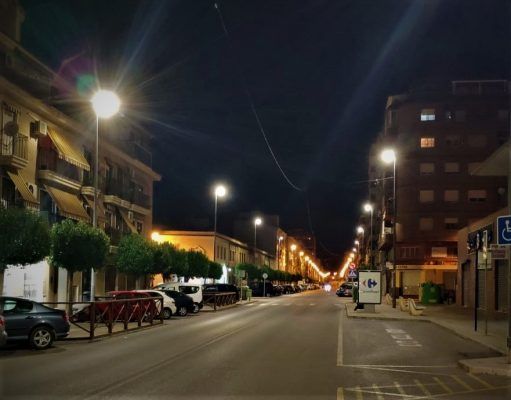 Petrer renueva la iluminación completa de la Avenida de Madrid por tecnología LED de bajo consumo Iluminación de la Avenida de Madrid por tecnología LED de bajo consumo